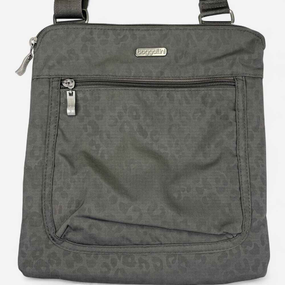 Baggallini Gray Leopard Nylon Crossbody‎ Bag Travel Lightweight Packable Flat